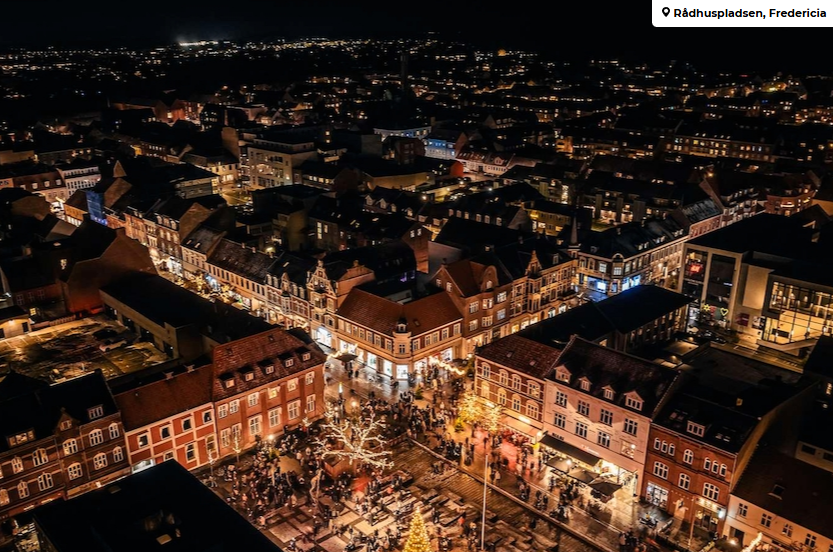 Luftbillede af Fredericia i mørke