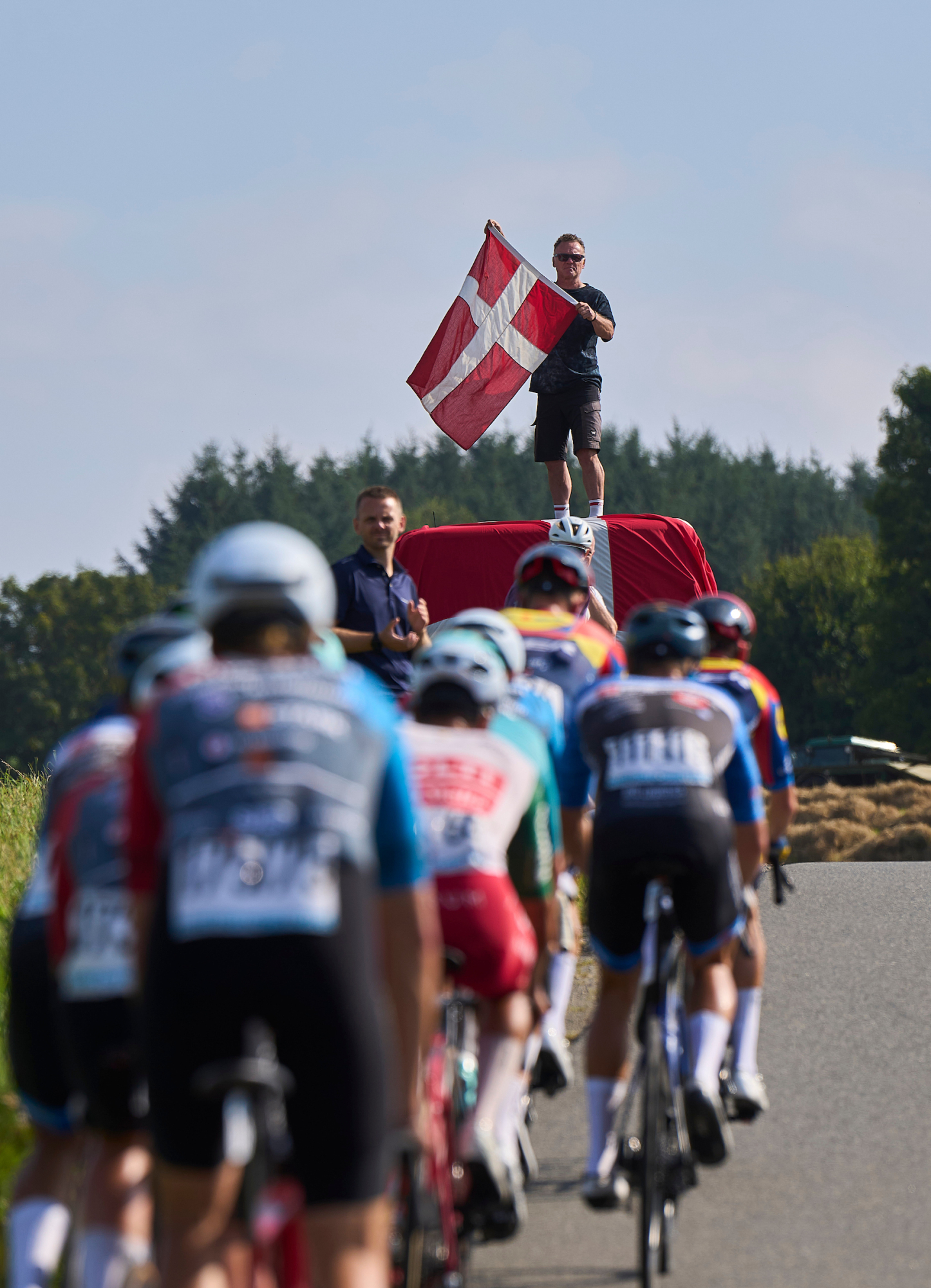 Et felt af cykelryttere 