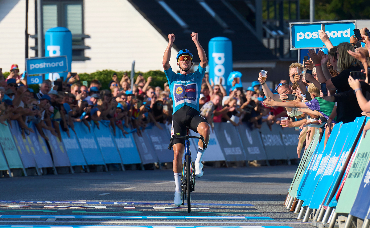 Rytter kommer i mål til PostNord Danmark Rundt
