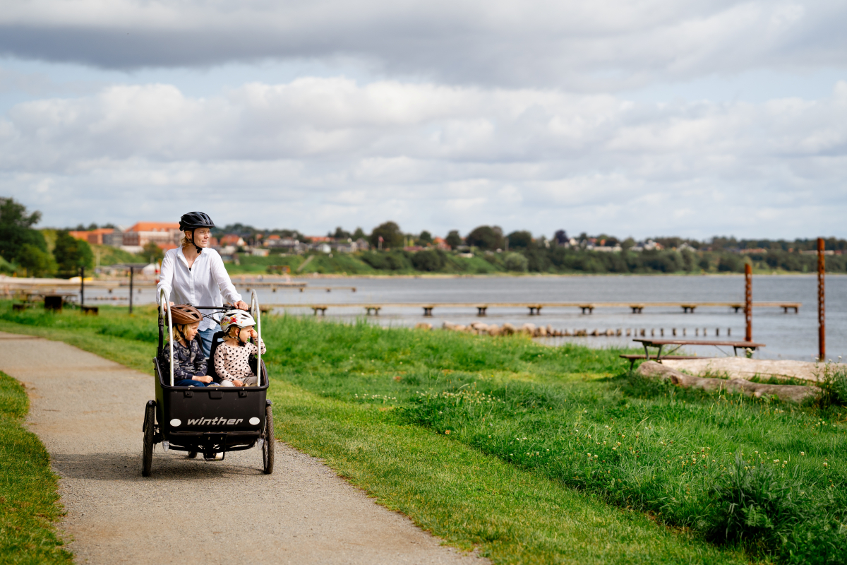 Cykel på stien langs Østerstrand