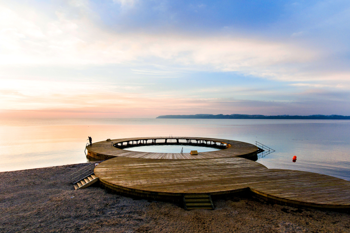 Billede af cirkelbroen i solopgang